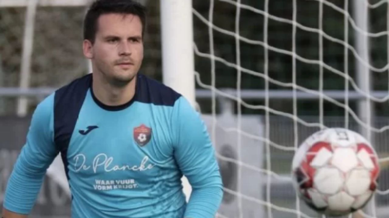 Goleiro morre subitamente ao fazer defesa durante partida de futebol