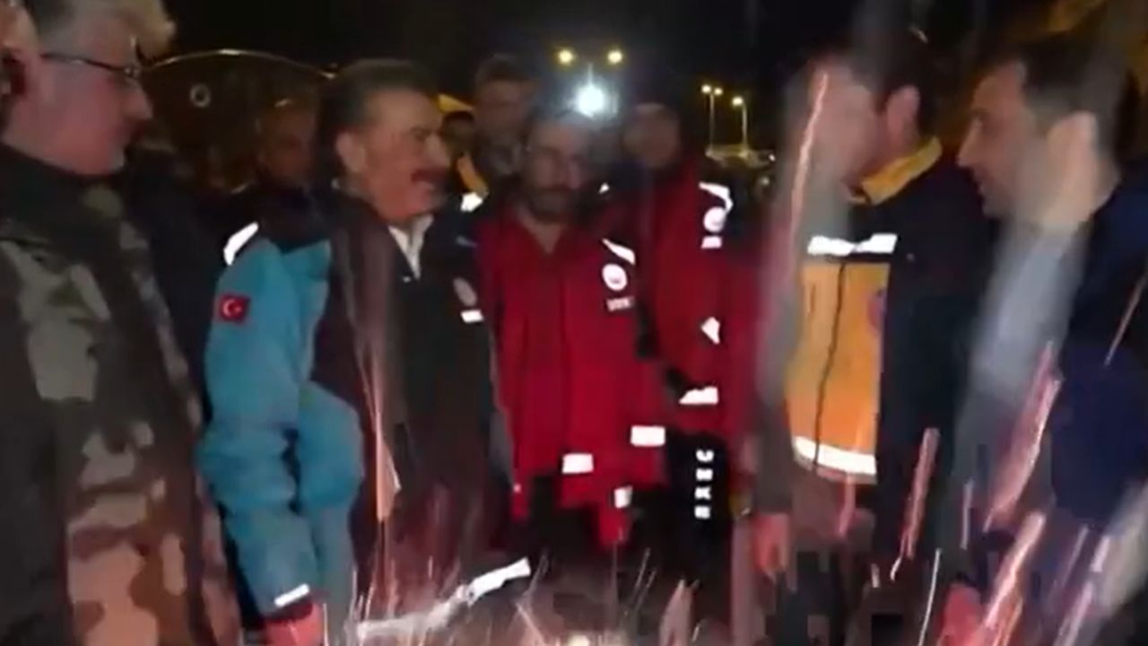 Aquecedor explode ao lado de ministro que visitava hospital, na Turquia