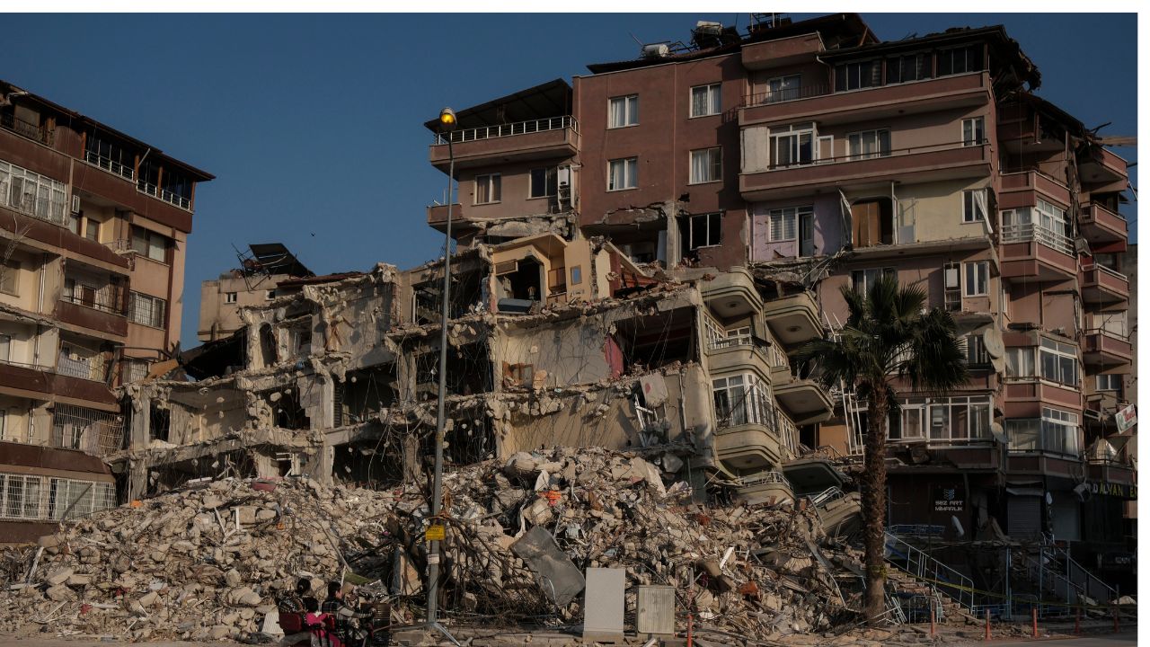 Turquia é atingida por novo terremoto e prédios desabam