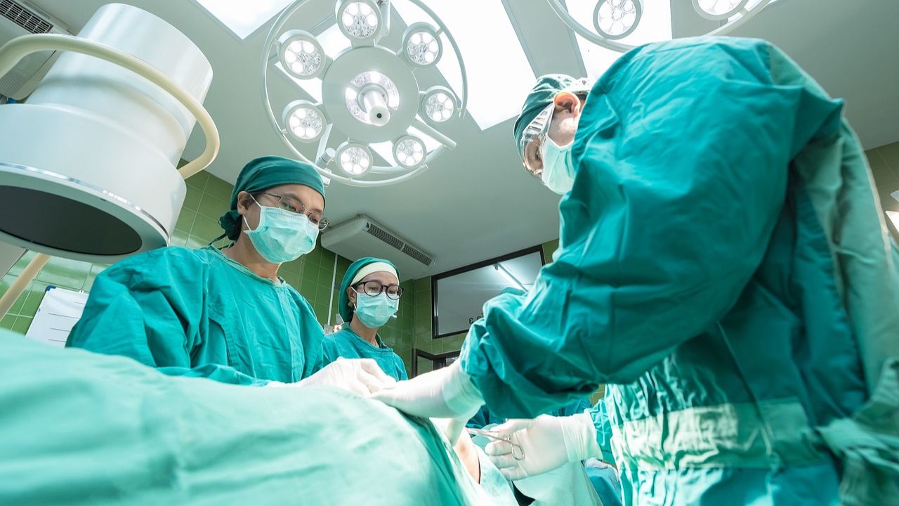 Homem processa hospital após ter pênis amputado sem necessidade