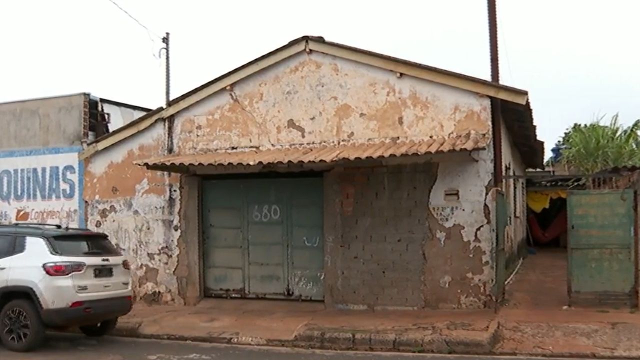 Trabalhadores são encontrados em moradia precária em Guariba: ‘A gente está como lixo’