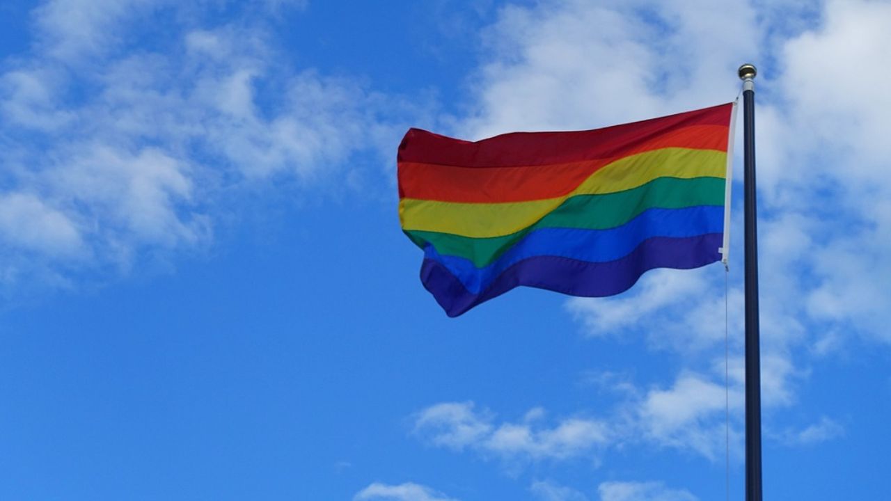 Policial que foi submetido a ‘teste de homossexualidade’ será indenizado na Itália