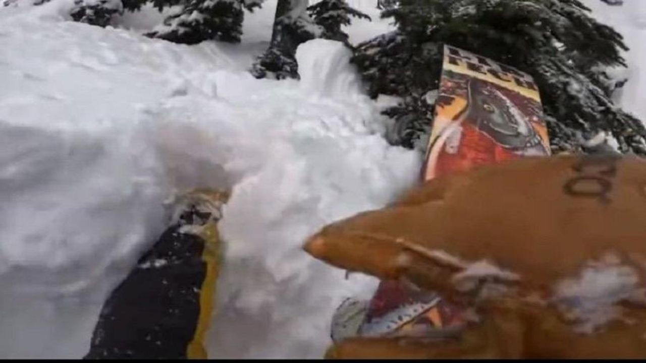 Snowboarder soterrado é salvo por esquiador que notou objeto na neve