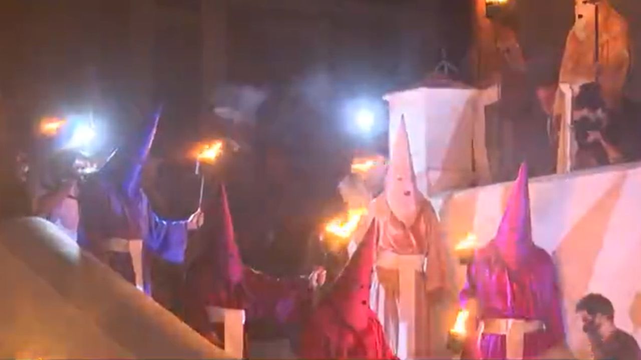 Procissão do Fogaréu, que encena a prisão de Cristo, reúne 60 mil pessoas em Goiás