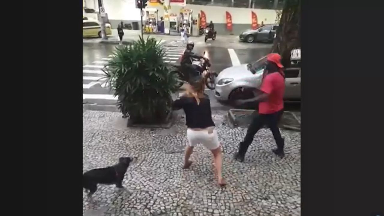 Mulher que agrediu entregadores no Rio de Janeiro já tinha passagens pela polícia