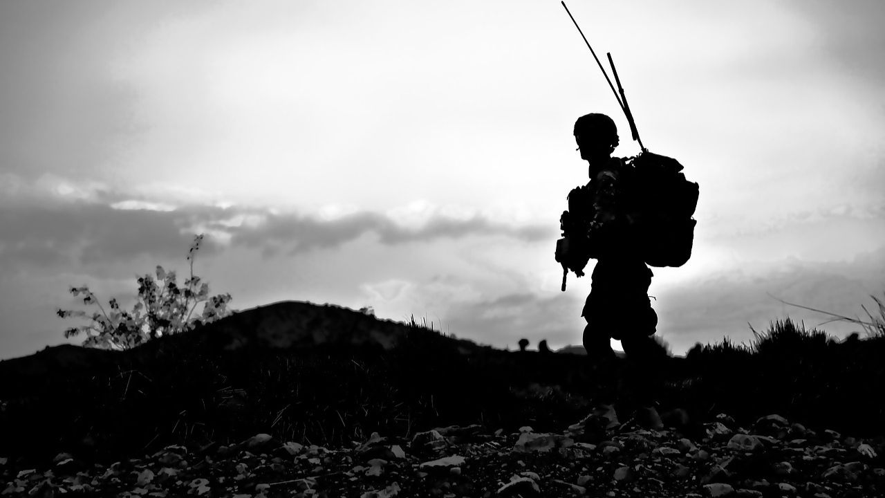 Mianmar: militares confirmam ataque aéreo a base rebelde que resultou em 50 mortes