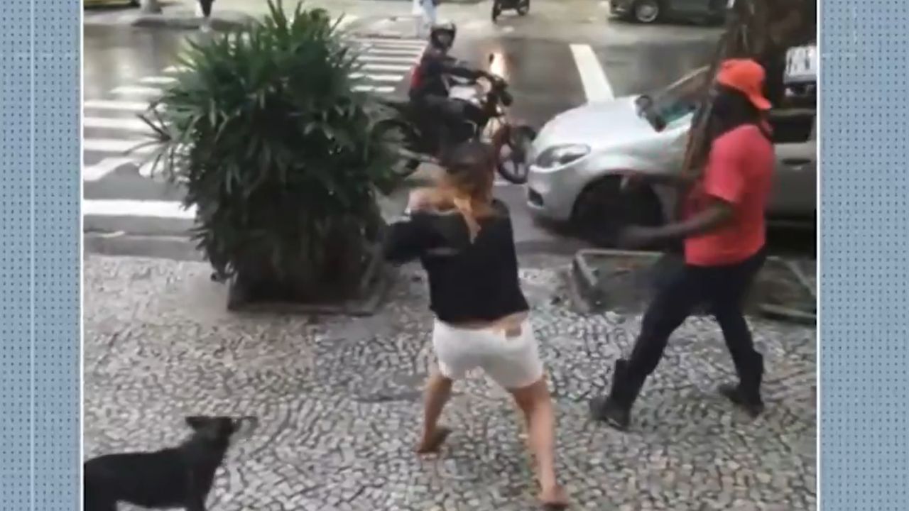 Mulher que agrediu entregadores no Rio de Janeiro também intimidou atendente de loja