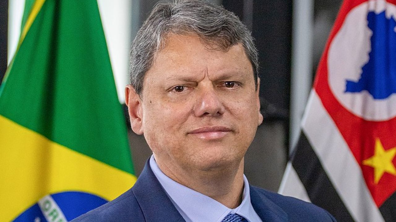 Governo de São Paulo anuncia a contratação de psicólogos e seguranças para escolas