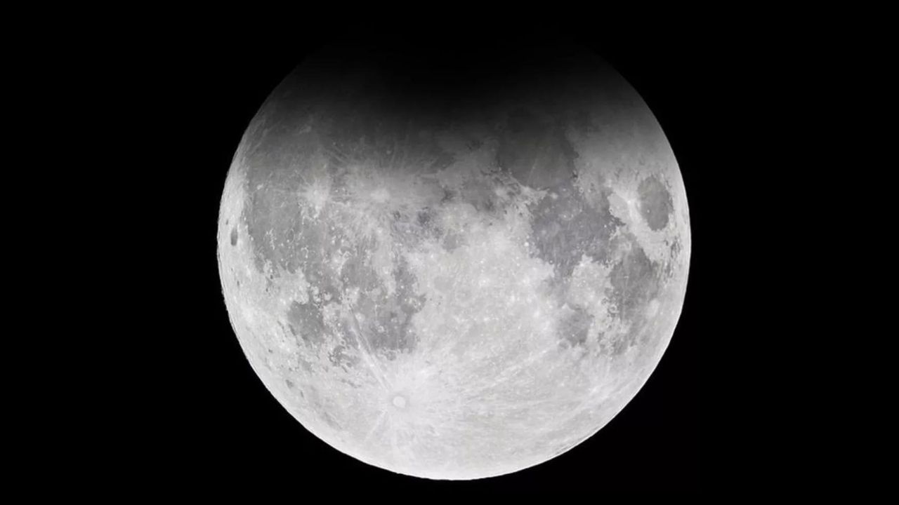 Eclipse lunar penumbral poderá ser visto de diversos países nesta sexta-feira