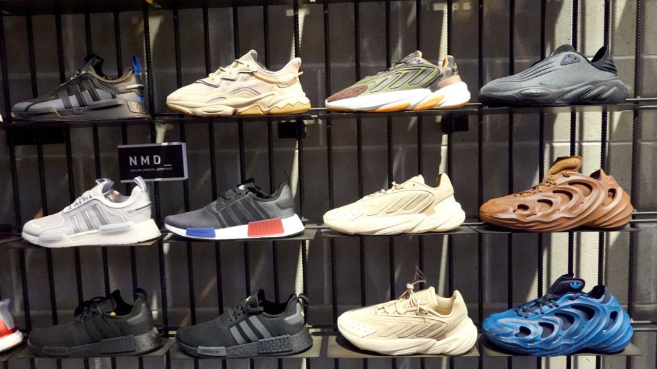 Segundo Adidas, ONGs que combatem o antissemitismo receberão parte de lucros dos tênis em colaboração com Kayne West