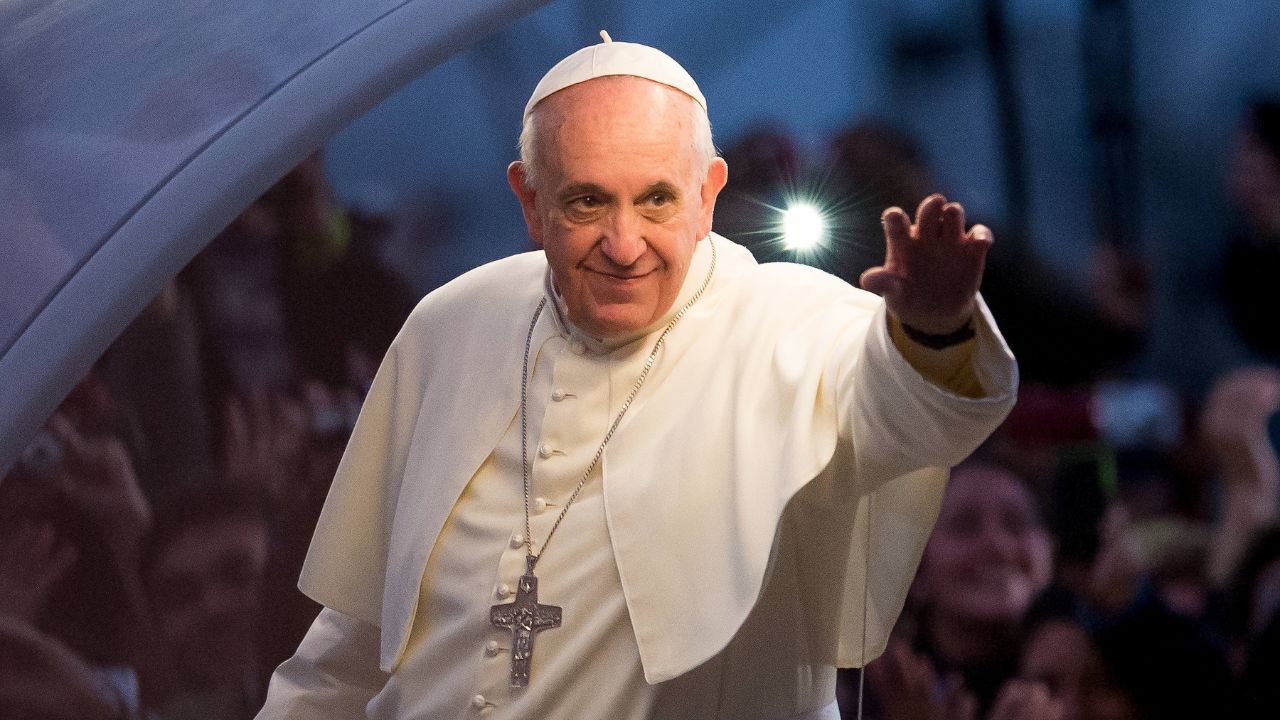 Papa Francisco é levado a hospital mais uma vez para fazer exames