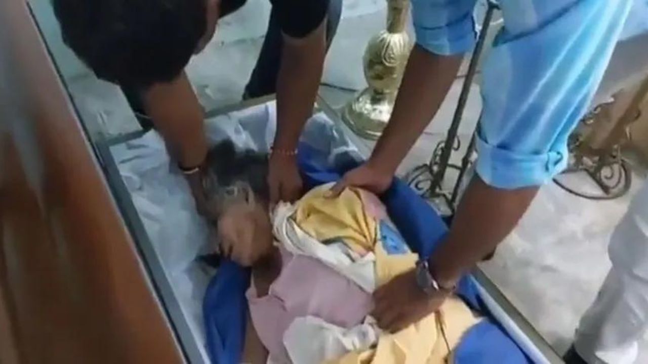 Idosa dada como morta acorda durante velório no Equador
