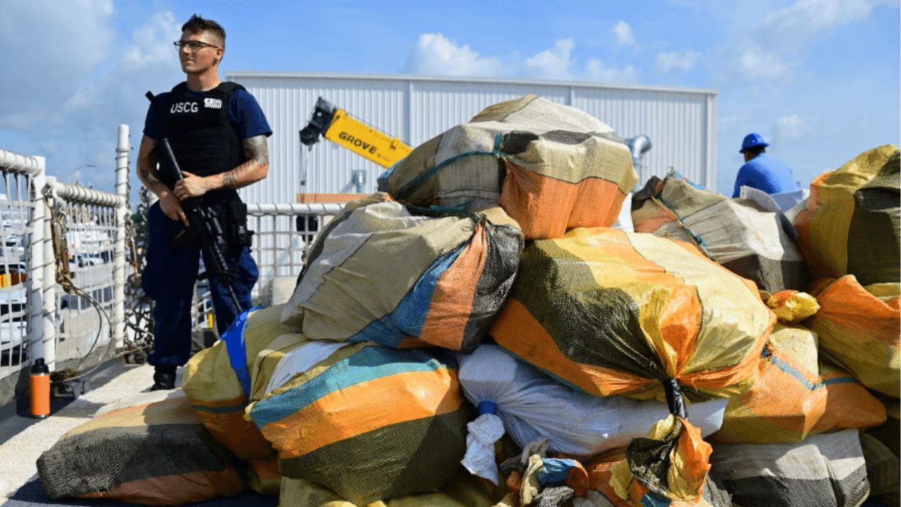 Guarda Costeira dos EUA apreende quase R$ 900 milhões em cocaína