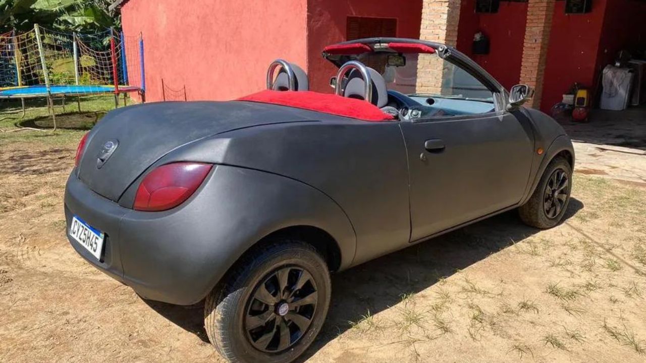 Jovem soldador realiza sonho ao transformar carro popular em conversível