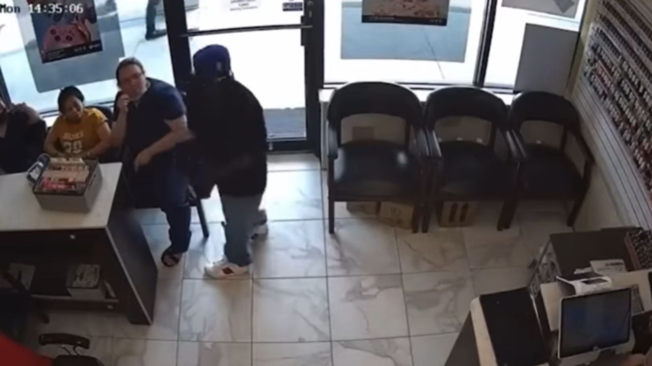 Em vídeo, assaltante tenta roubar salão, é ignorado e vai embora decepcionado