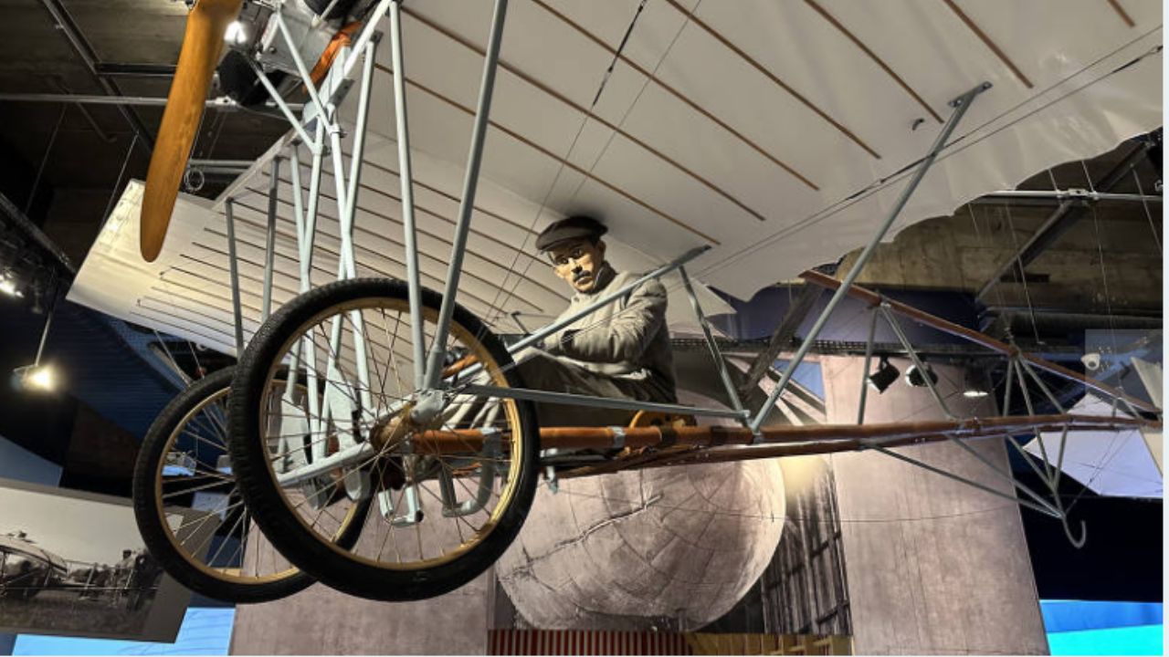 Farol Santander recebe exposição sobre Santos Dumont