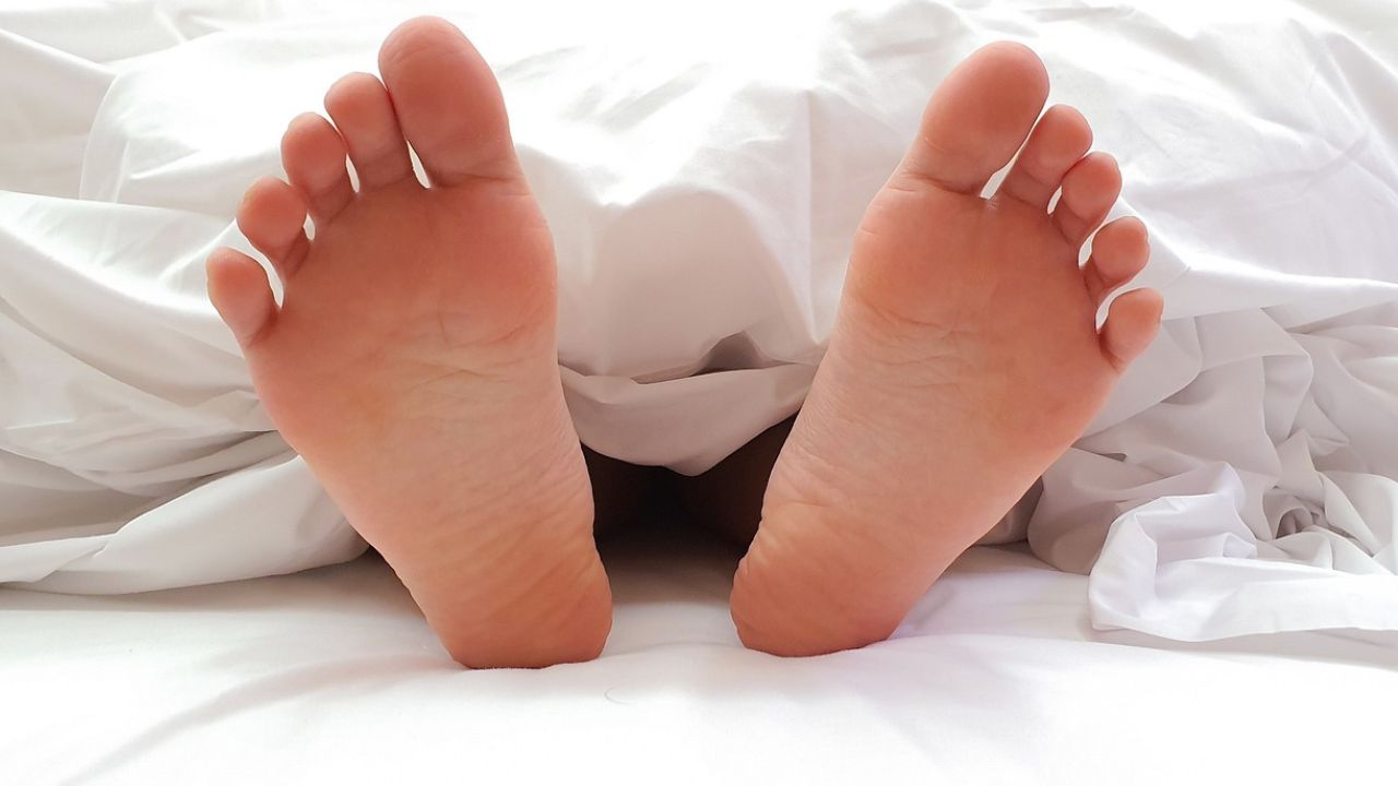 Polícia americana prende homem que invadiu quartos para tocar em pés de mulheres
