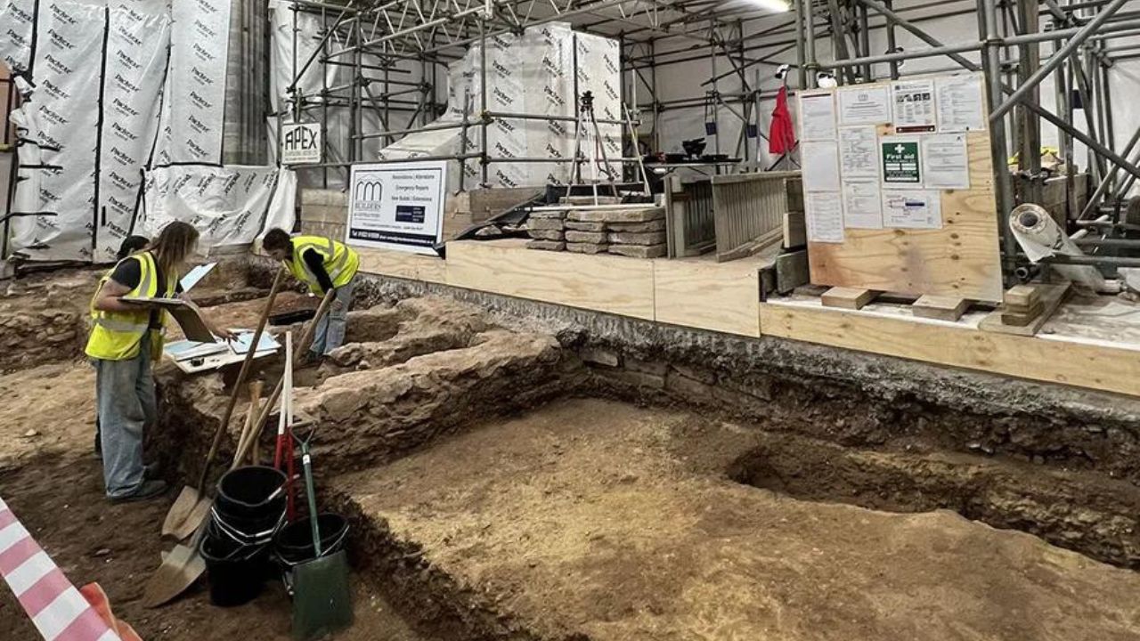 Túmulos misteriosos são encontrados sob catedral inglesa de 900 anos