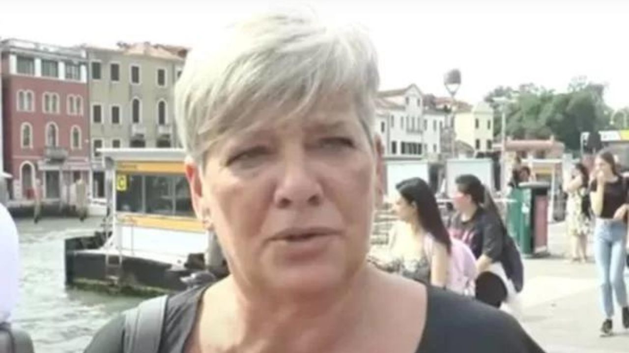 Mulher do meme ‘attenzione, pickpocket’ tem celular roubado em Veneza