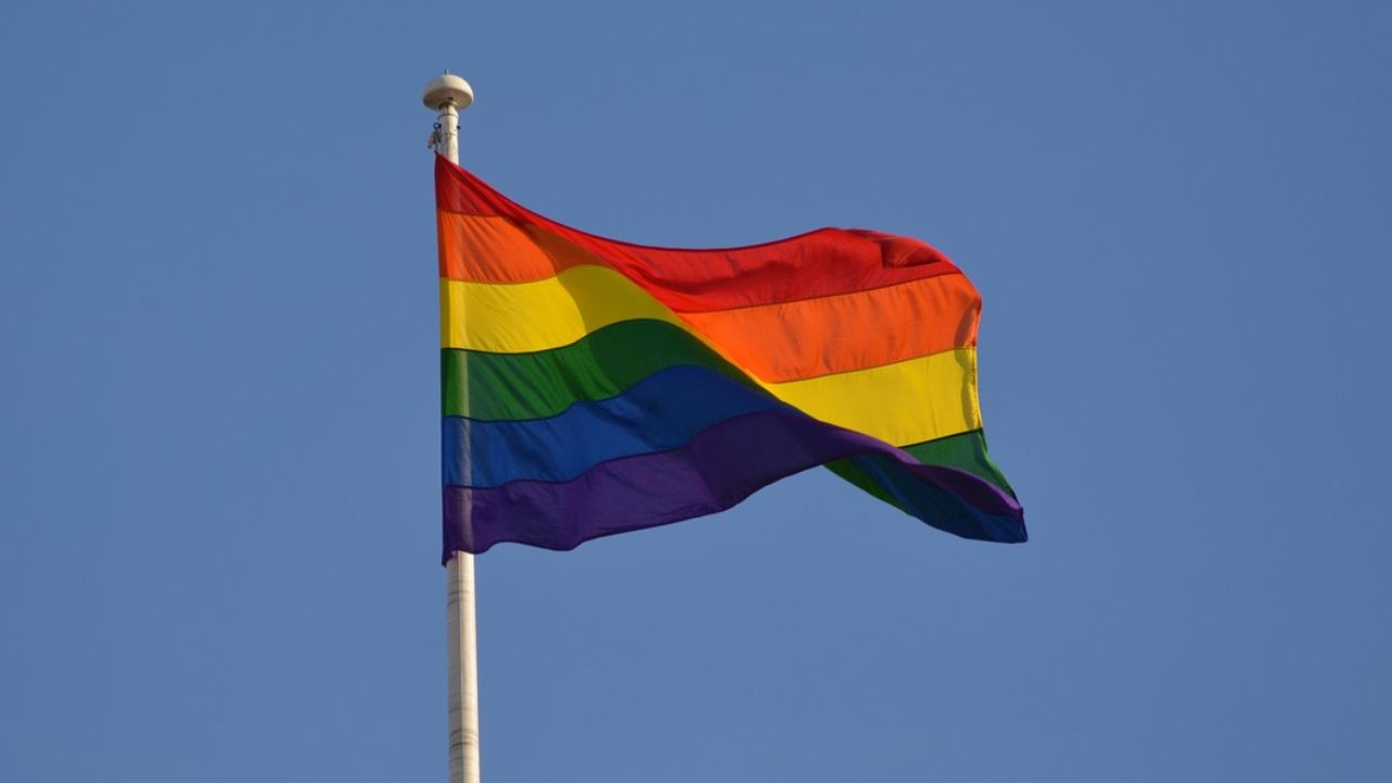 Rússia classifica como ‘extremista’ o movimento LGBTQIA+ no país e o proíbe