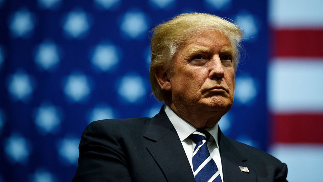 Mugshot de Donald Trump é divulgada pela polícia americana