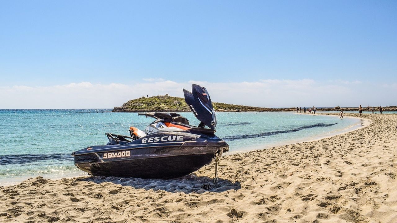 Homem que chamou Xi Jinping de ‘Xitler’ foge da China e chega de jet ski na Coreia do Sul
