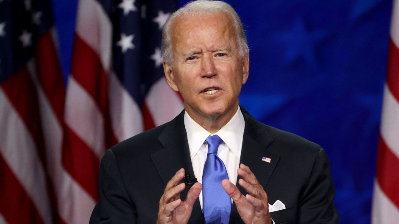 Em discurso, Joe Biden pede que os EUA combatam os supremacistas brancos
