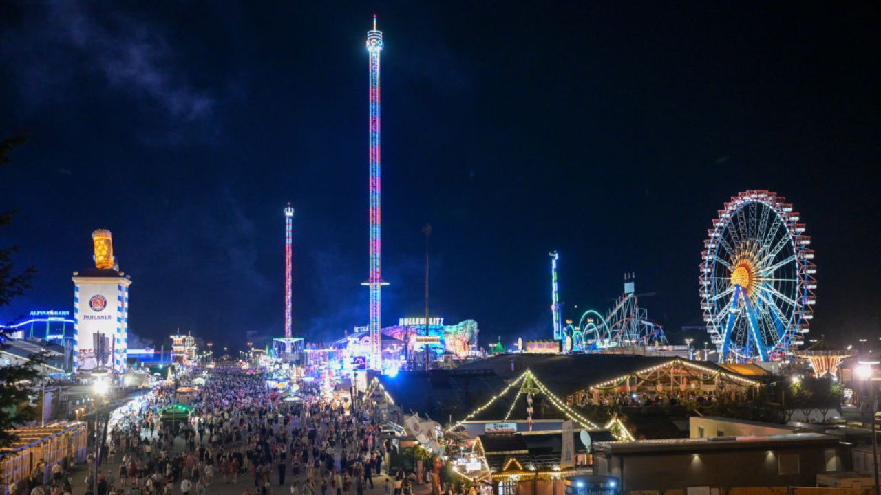 Acidente em montanha-russa deixa oito pessoas feridas durante Oktoberfest