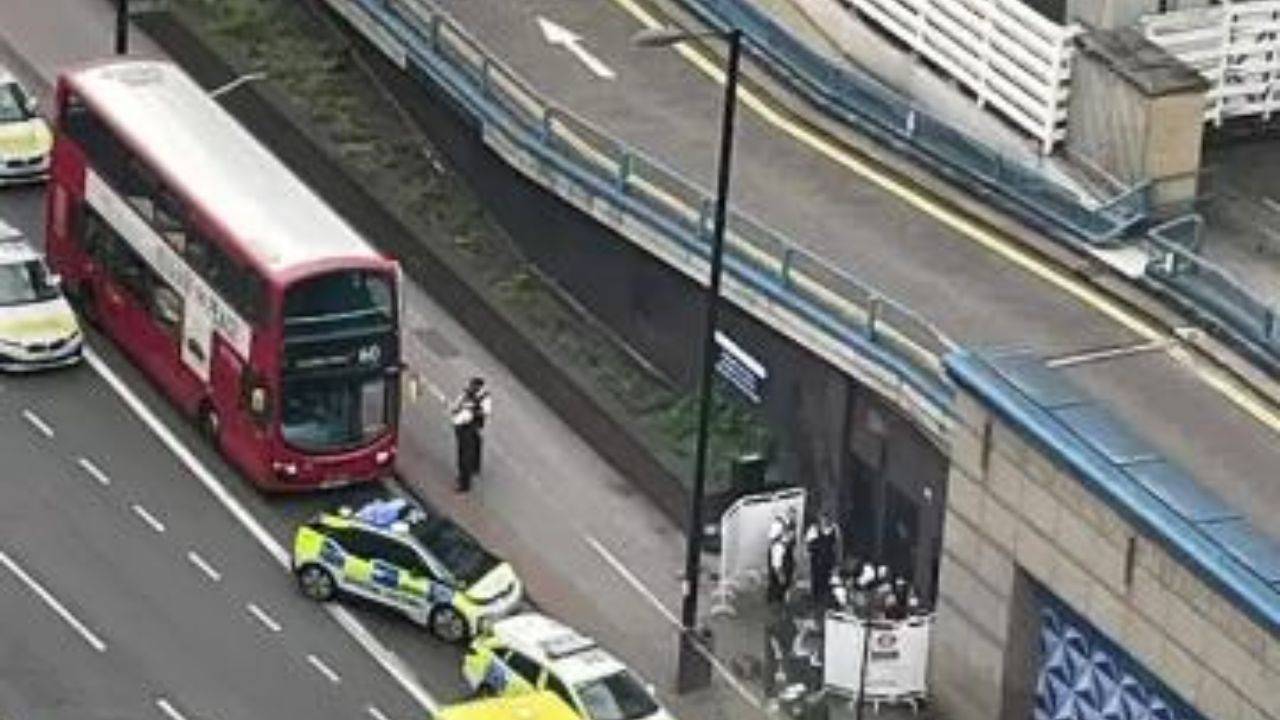 Em Londres, adolescente morre ao ser esfaqueada dentro de ônibus