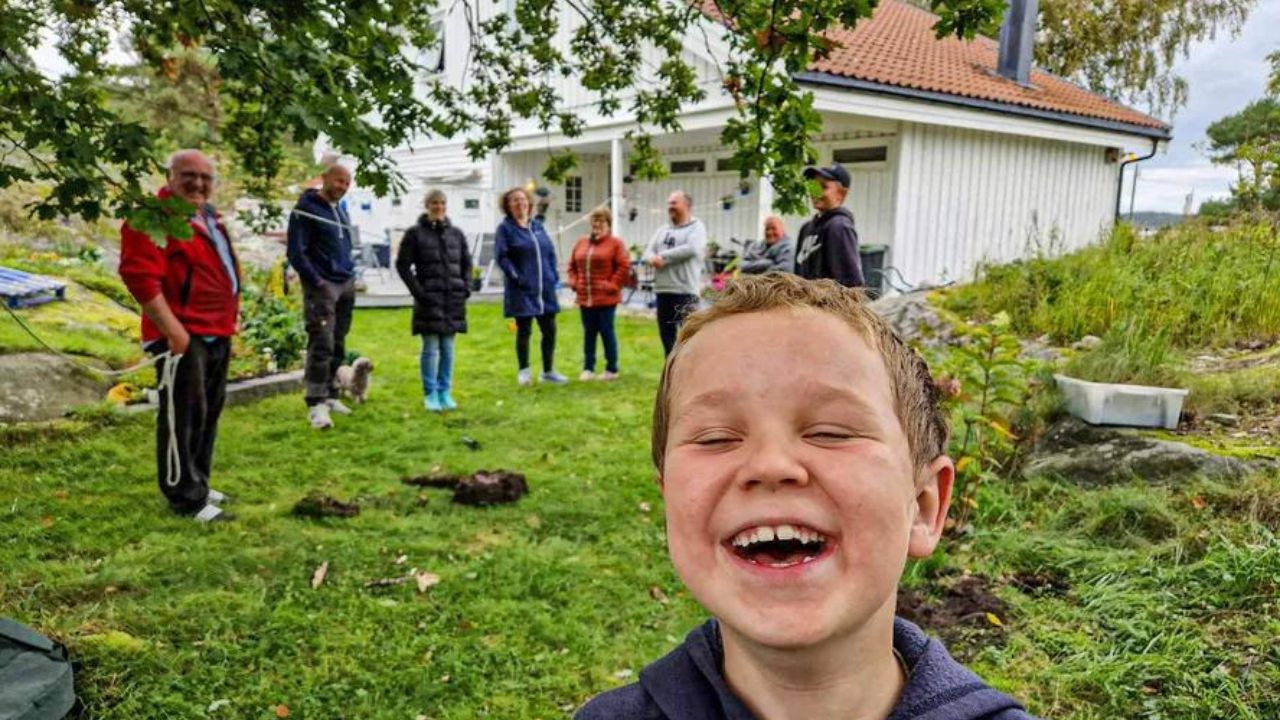 Família encontra tesouro viking no quintal de casa na Noruega