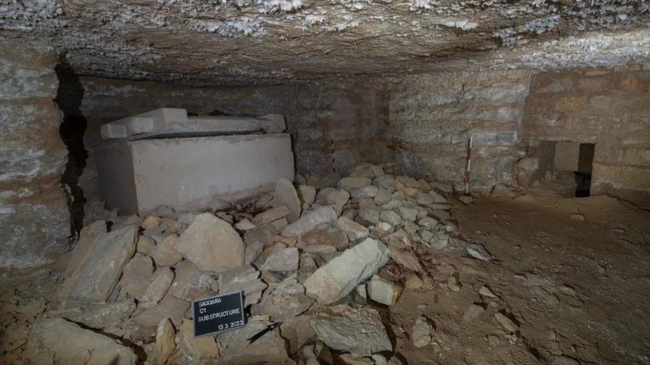 Arqueólogos reencontram tumba com múmia de homem próximo a faraó no Egito