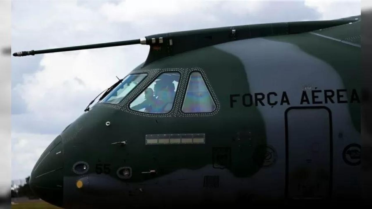 Terceiro avião da FAB chega a Recife com brasileiros resgatados