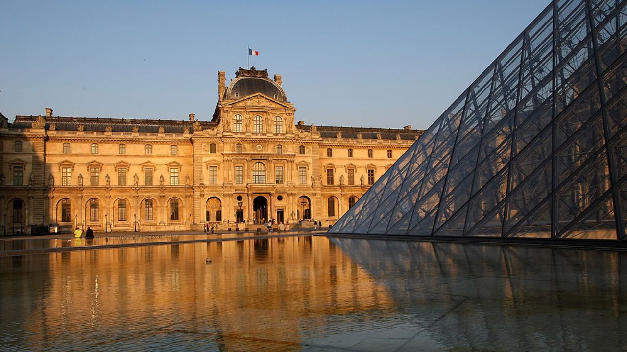 Museu do Louvre é fechado por questões de segurança após receber ameaça