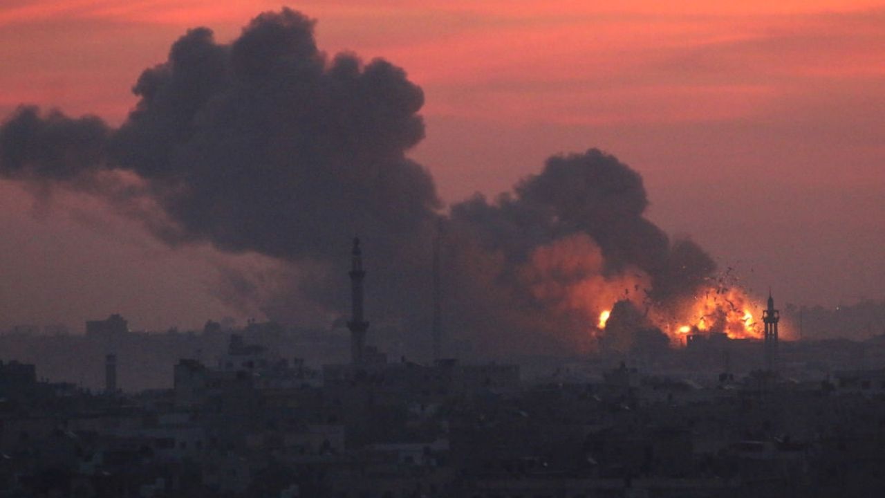 Mais de 70 pessoas morrem em bombardeios de Israel na Faixa de Gaza