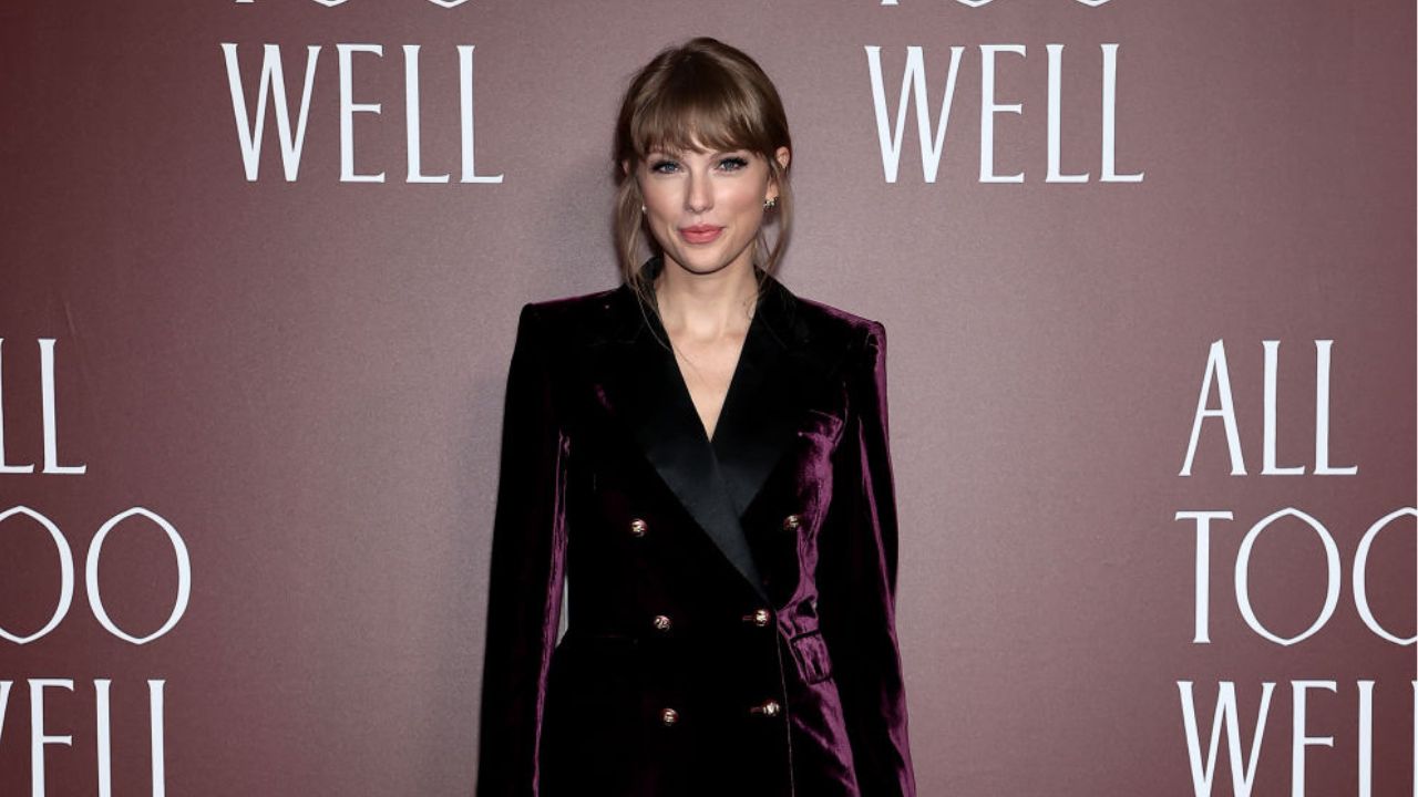 Cantora Taylor Swift ganha homenagem na estação da Sé, em São Paulo