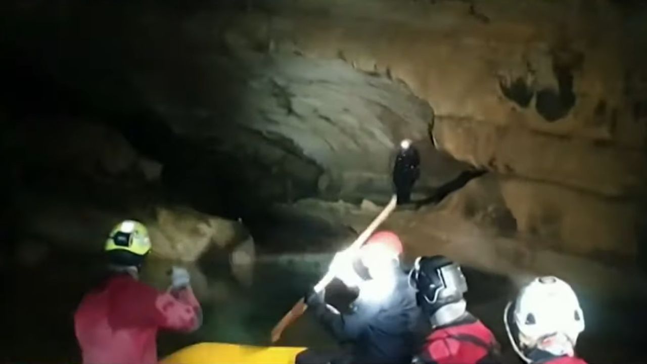 O que se sabe sobre o grupo que se encontra preso em uma caverna na Eslovênia