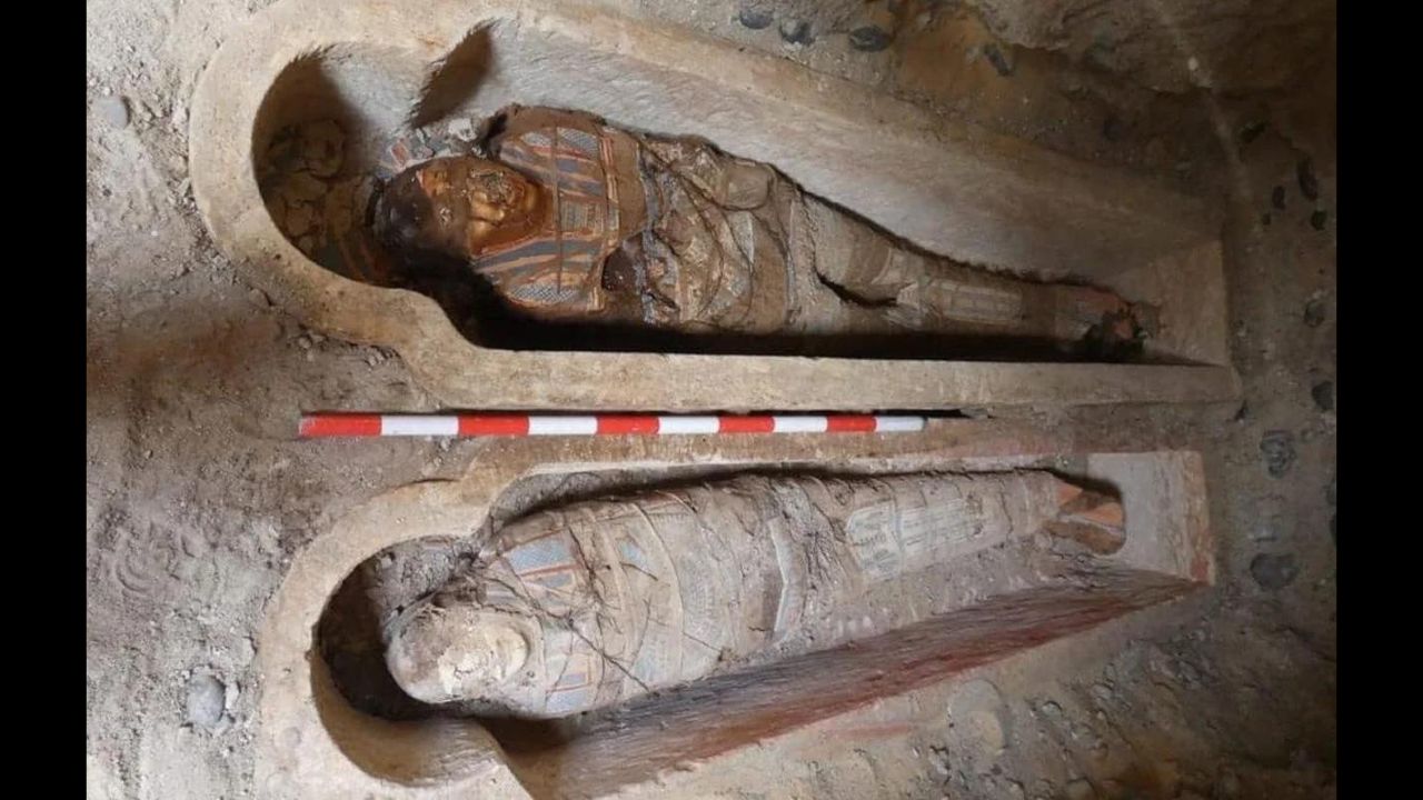 Arqueólogos encontram múmias e máscaras funerárias de ouro no Egito