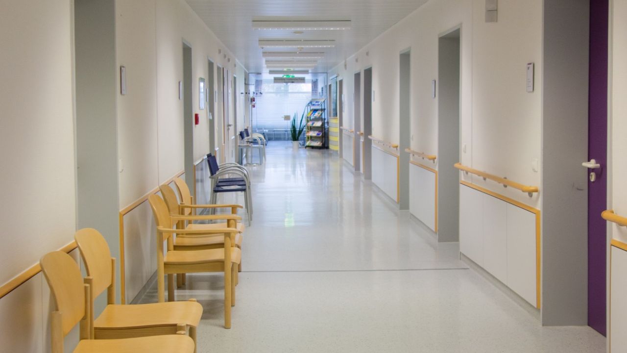 Equador: autoridades suspendem atendimento ambulatorial em hospitais do país