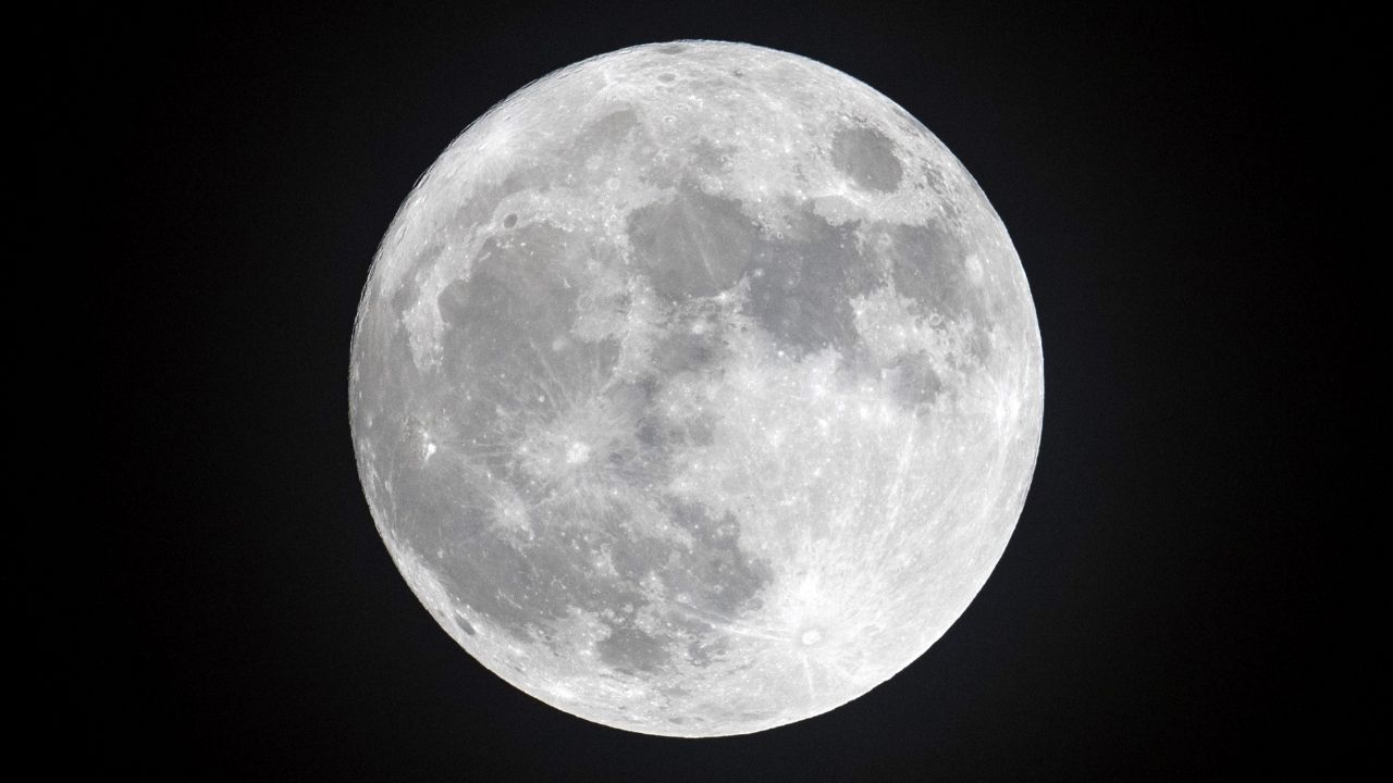 Estudo tenta provar uma possível fonte de água na Lua