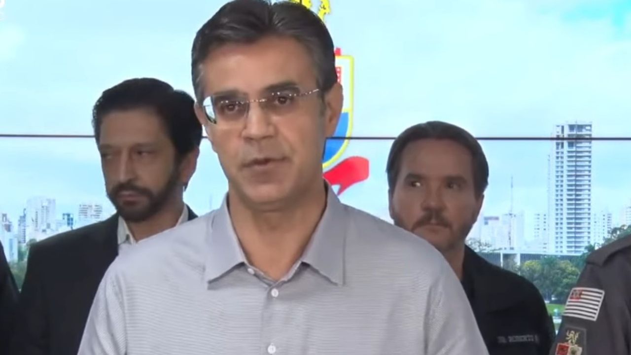 “Bandido que levantar arma levará bala”, diz governador de SP em anúncio de nova operação