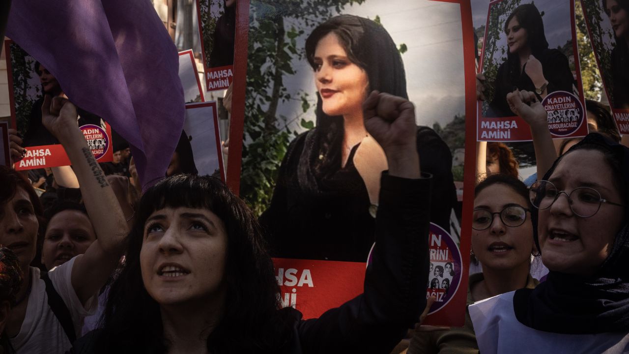 Após cem dias de protestos, mais de 500 mortes de manifestantes foram registradas no Irã