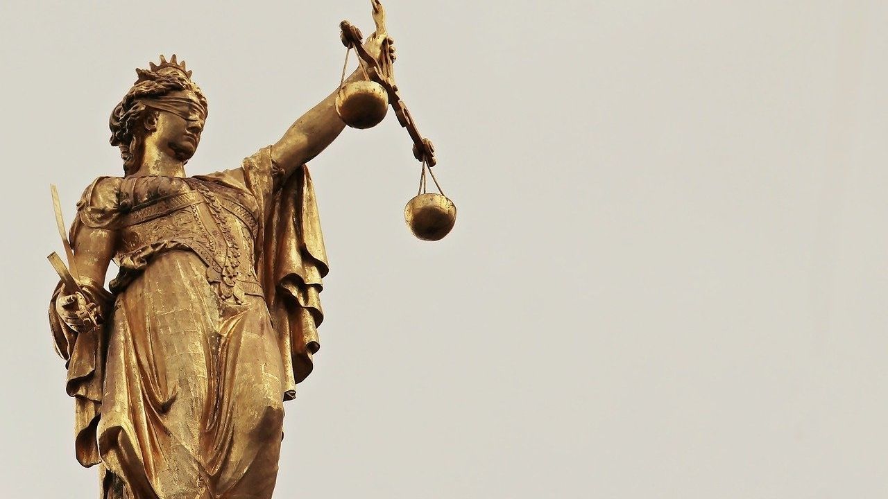 Mulher obrigada a rezar deverá receber indenização de mercado onde trabalhava