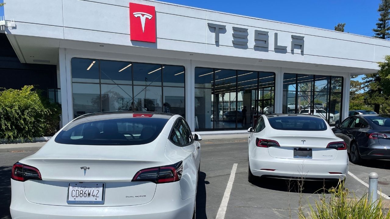 Tesla recebe denúncia sobre racismo contra 15 ex-funcionários negros