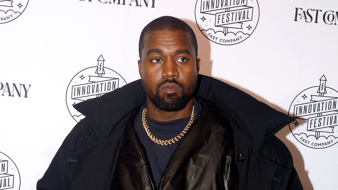 Kanye West tem conta no Twitter suspensa após publicação antissemita
