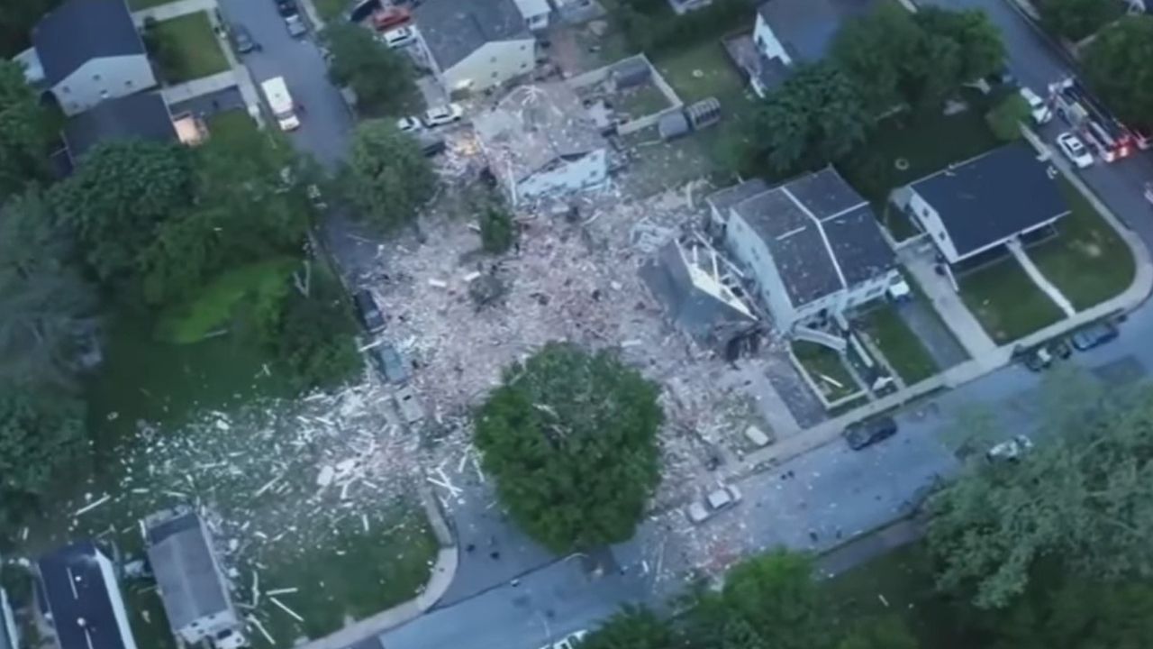 Vídeo: Casa ‘desaparece’ após ser bombardeada nos Estados Unidos