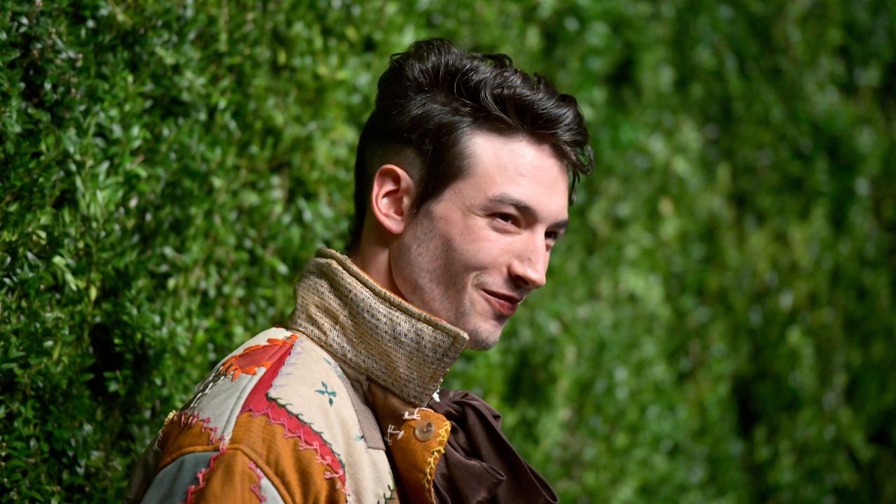 Vídeo: Ezra Miller fala que gravou briga para vender como NFT