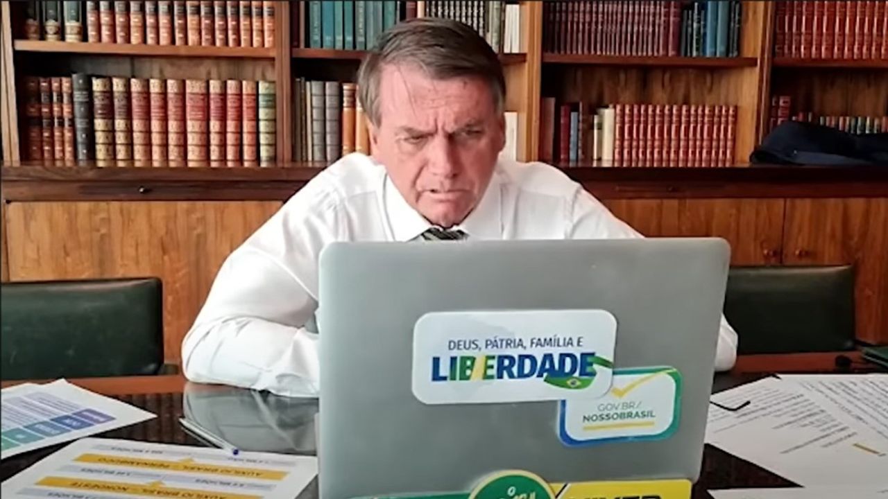 Bolsonaro diz que será difícil encontrar jornalista e ativista vivos