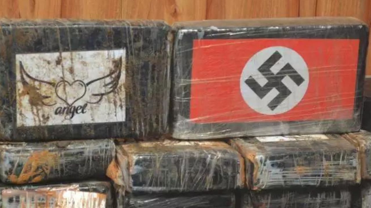 PF encontra uma tonelada de cocaína embalada com suástica nazista