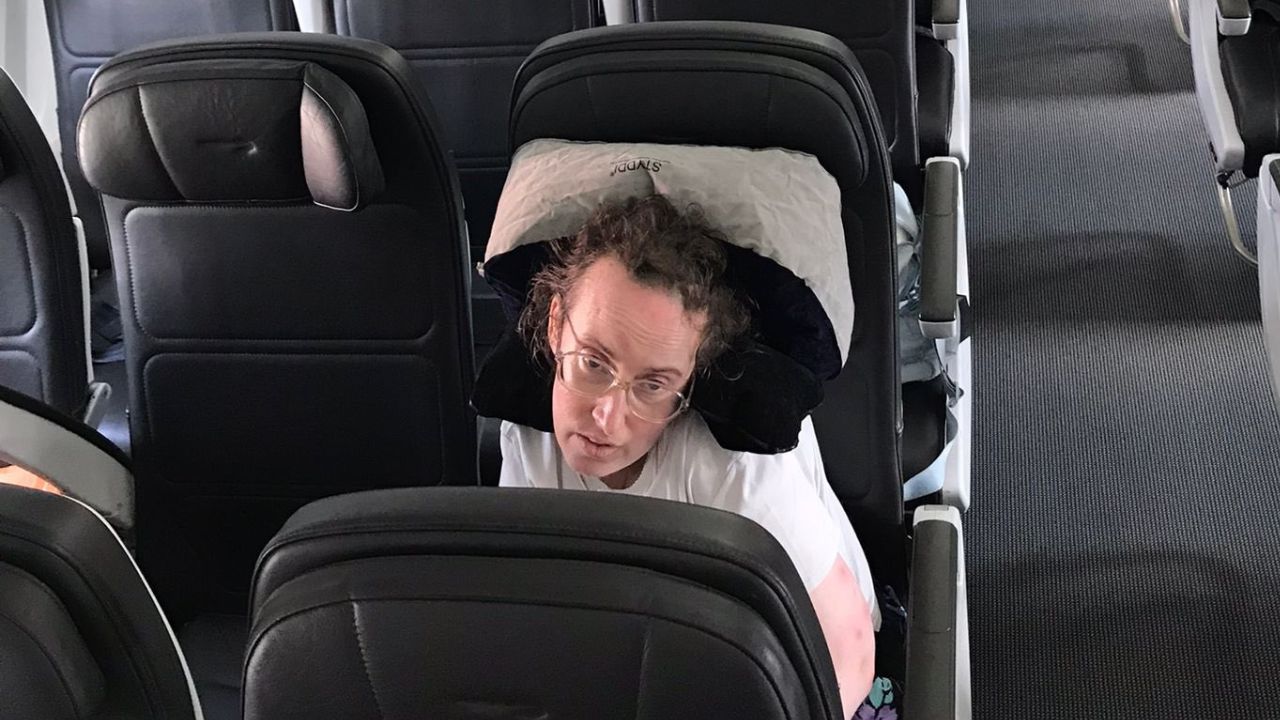 Mulher tetraplégica é esquecida em avião por 1 hora e meia: ‘Situação inaceitável’