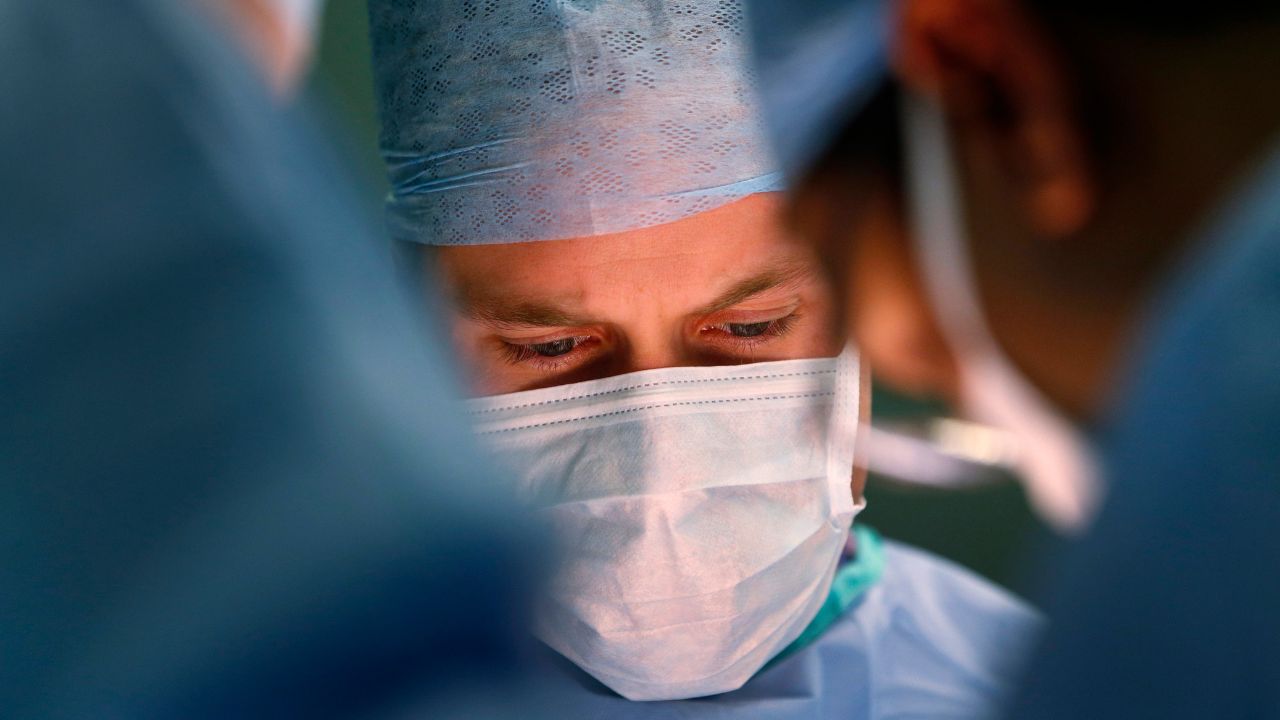 Primeiro transplante de pulmões incompatíveis é feito na Espanha